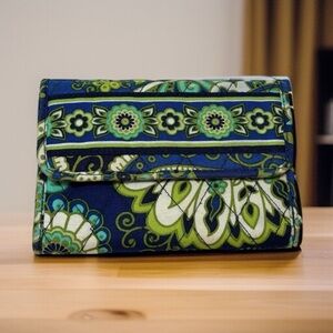 Vera Bradley Rhythm & Blues Tri-Fold Wallet – Cobalt Blue Green Floral